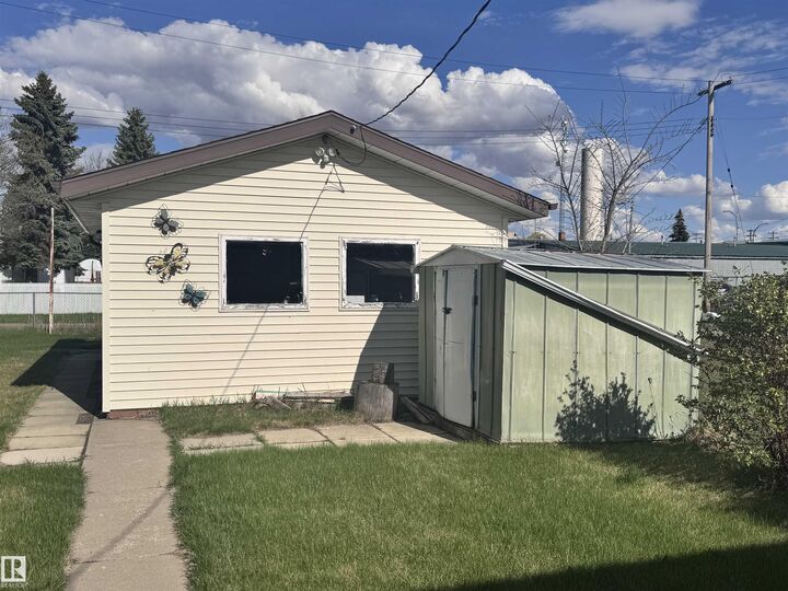 Property Photo: 5121 52 Street AB T0B 0C0