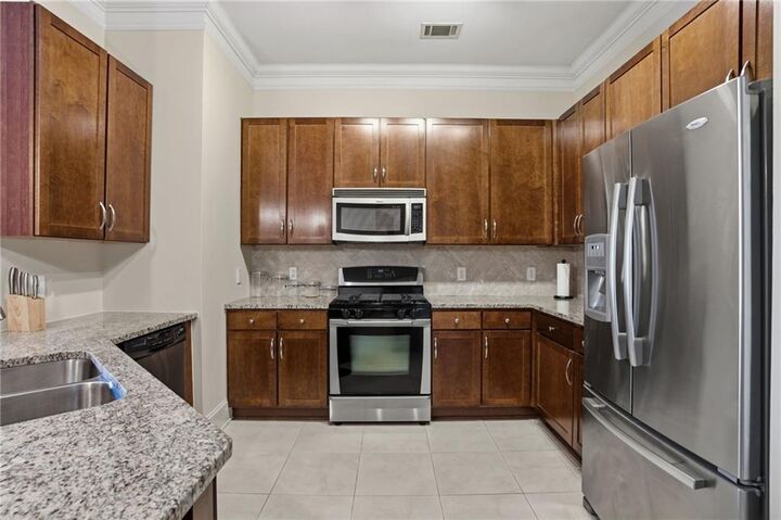 Property Photo: 3621 Vinings Slope SE 2425 GA 30339