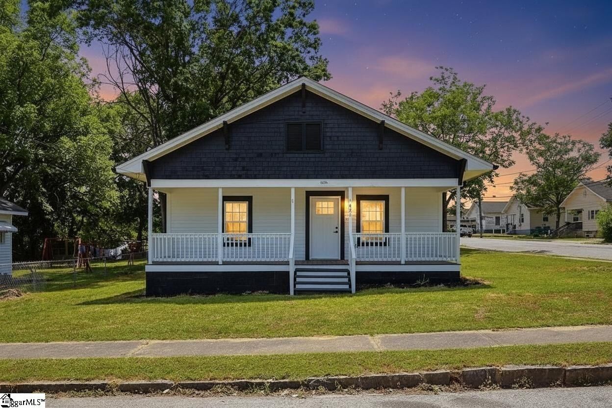 Property Photo:  402 Elm Street  SC 29340 