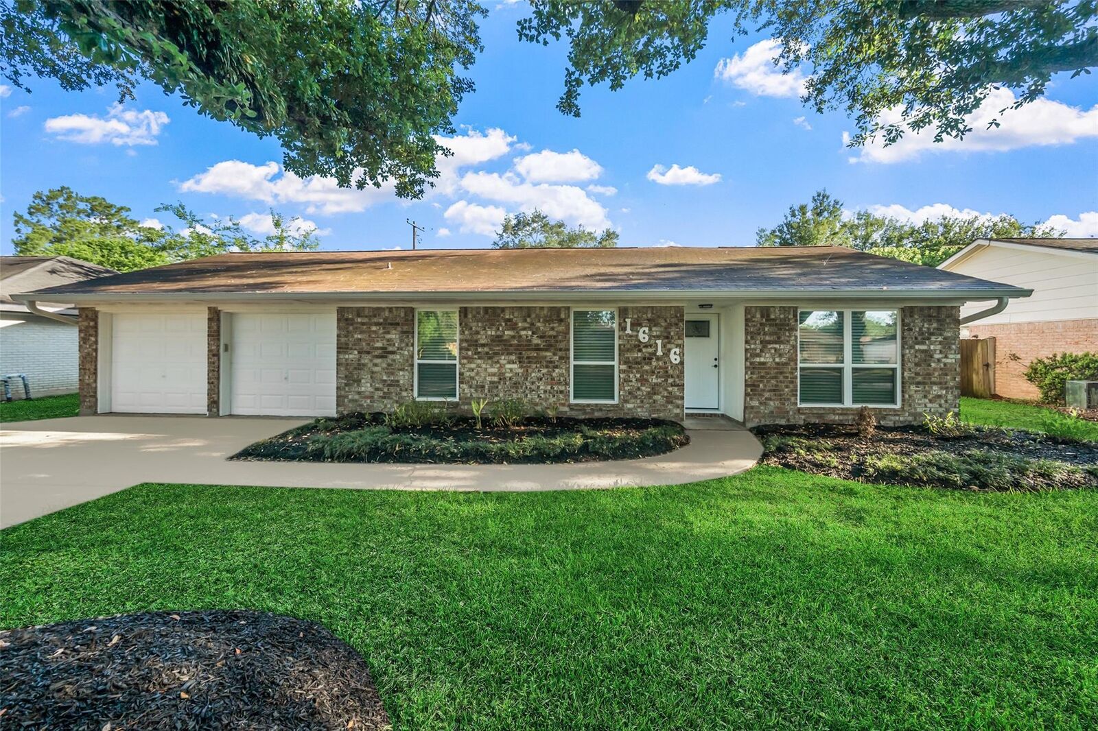 Property Photo:  1616 Alta Vista Drive  TX 77511 