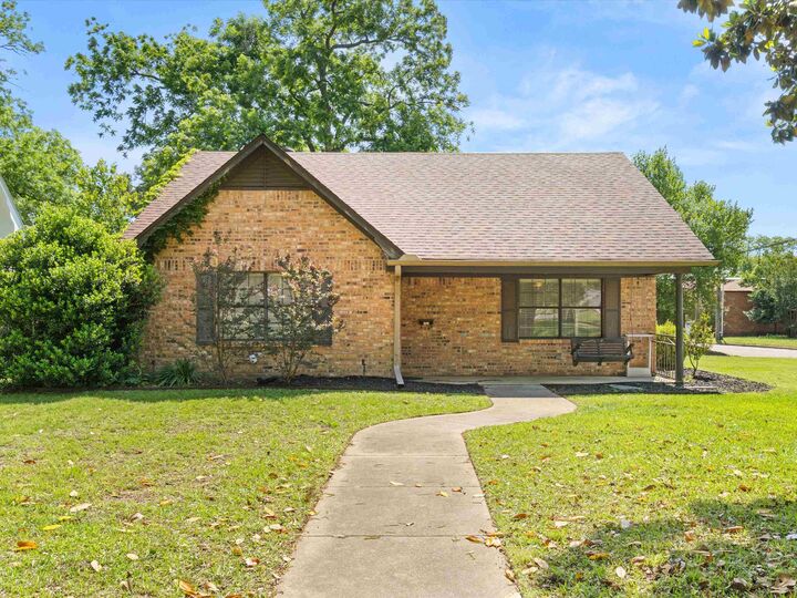 Property Photo: 701 N Montgomery St TX 75644