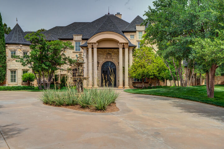 Property Photo: 11002 Richmond Avenue TX 79424