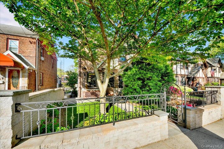Property Photo:  1922 Tenbroeck Avenue  NY 10461 