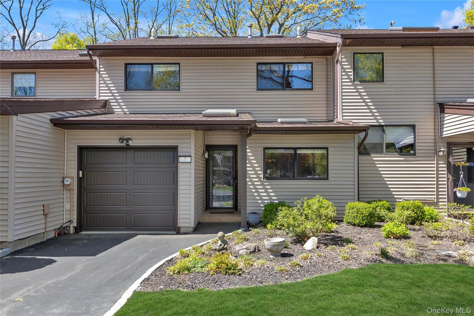 Property Photo:  7 Northgate Court  NY 11747 