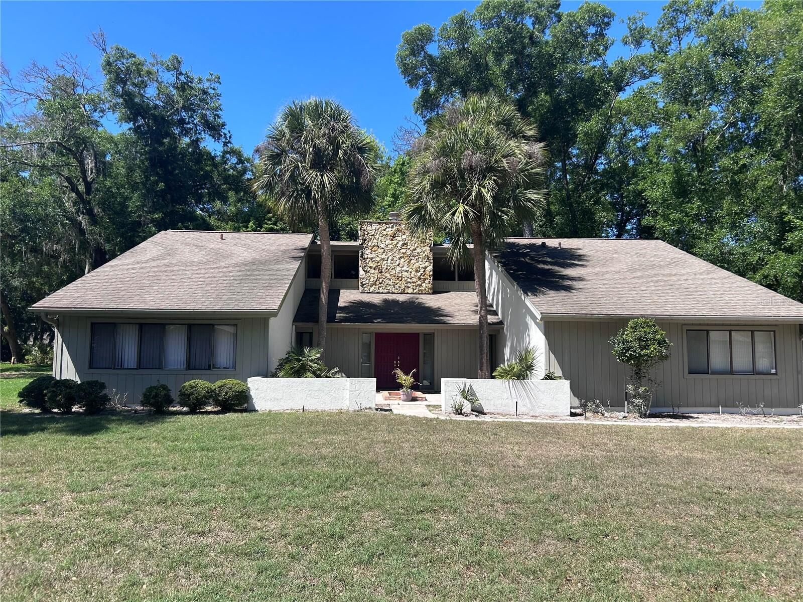 Property Photo: 816 Pine Shadow Drive FL 32712