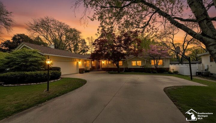 Property Photo:  1566 Riverview Avenue  MI 48162 