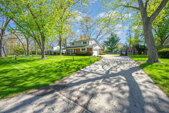 Property Photo:  6486 Thorneycroft Drive  MI 48316-3346 
