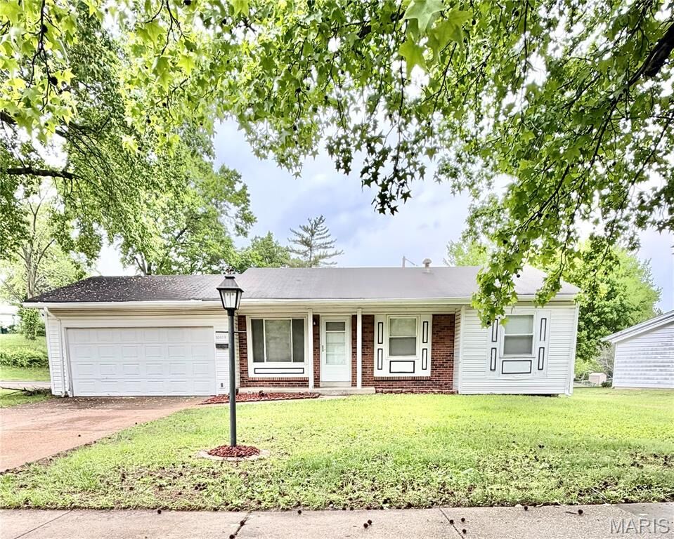Property Photo:  10619 Foxlair Drive  MO 63137 