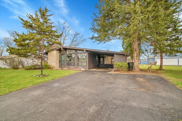 Property Photo: 209 Sharon Lane IL 60542