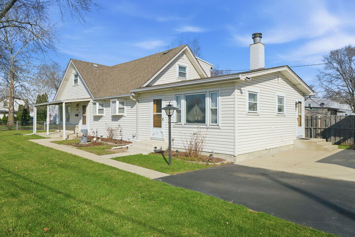 Property Photo:  