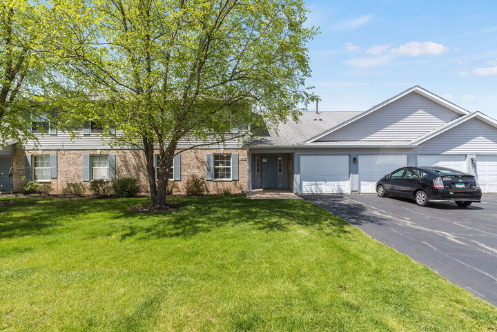 Property Photo:  1129 N Red Oak Circle 2  IL 60073 