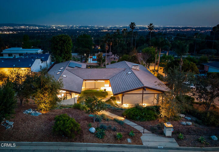 Property Photo:  1724 E Loma Alta Drive  CA 91001 
