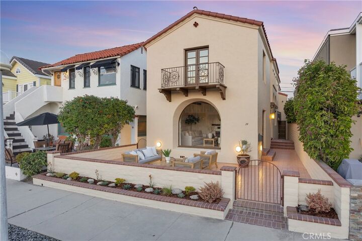 Property Photo:  24 Rivo Alto Canal  CA 90803 