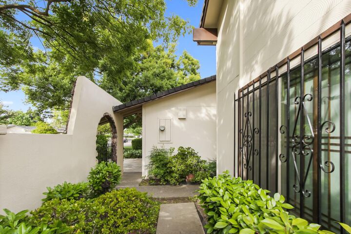 Property Photo:  5883 Kahara Court  CA 95822 