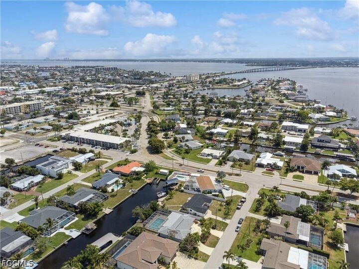 Property Photo:  1453 Venetian Court  FL 33904 