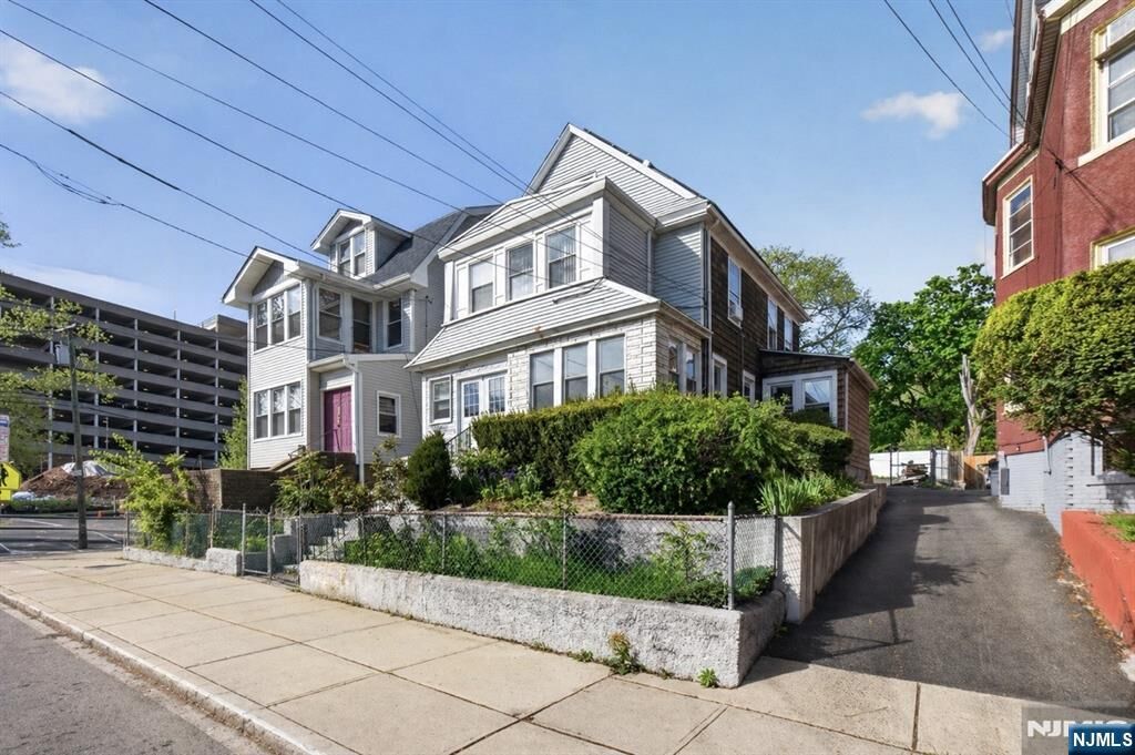 Property Photo:  127 Lyons Avenue  NJ 07112 