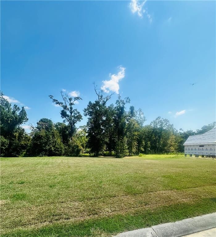 Property Photo: 113 Sierra Ridge Court LA 70447