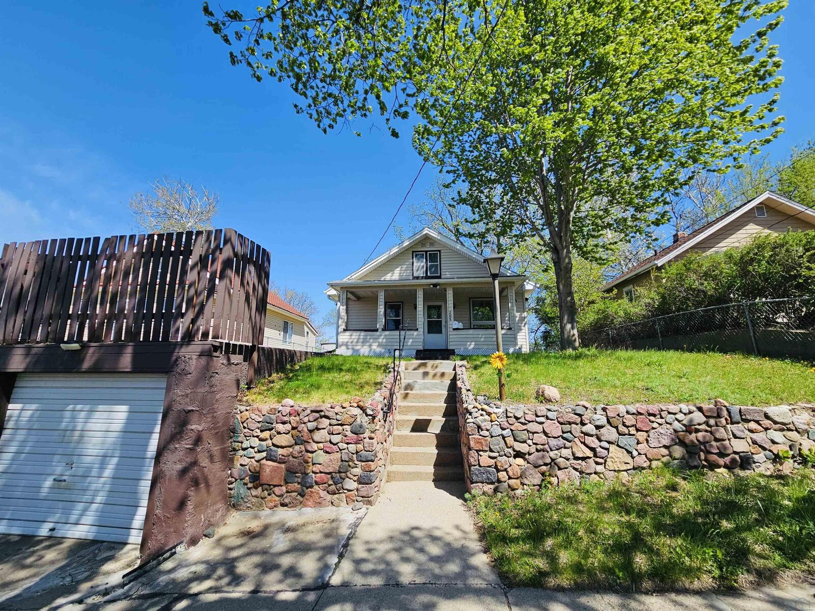 Property Photo:  208 S Leonard St  IA 51103 