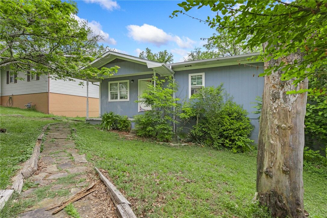 Property Photo:  513 S Ash Street  AR 72601 