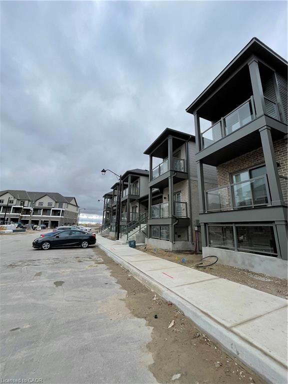Property Photo:  205 West Oak Trail 52  ON N2R 0R9 