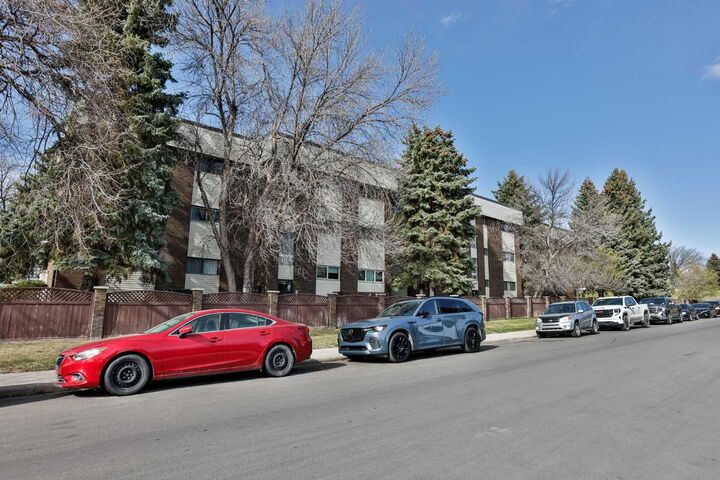 Property Photo:  2207 8 Avenue S 308  AB T1J 4G1 