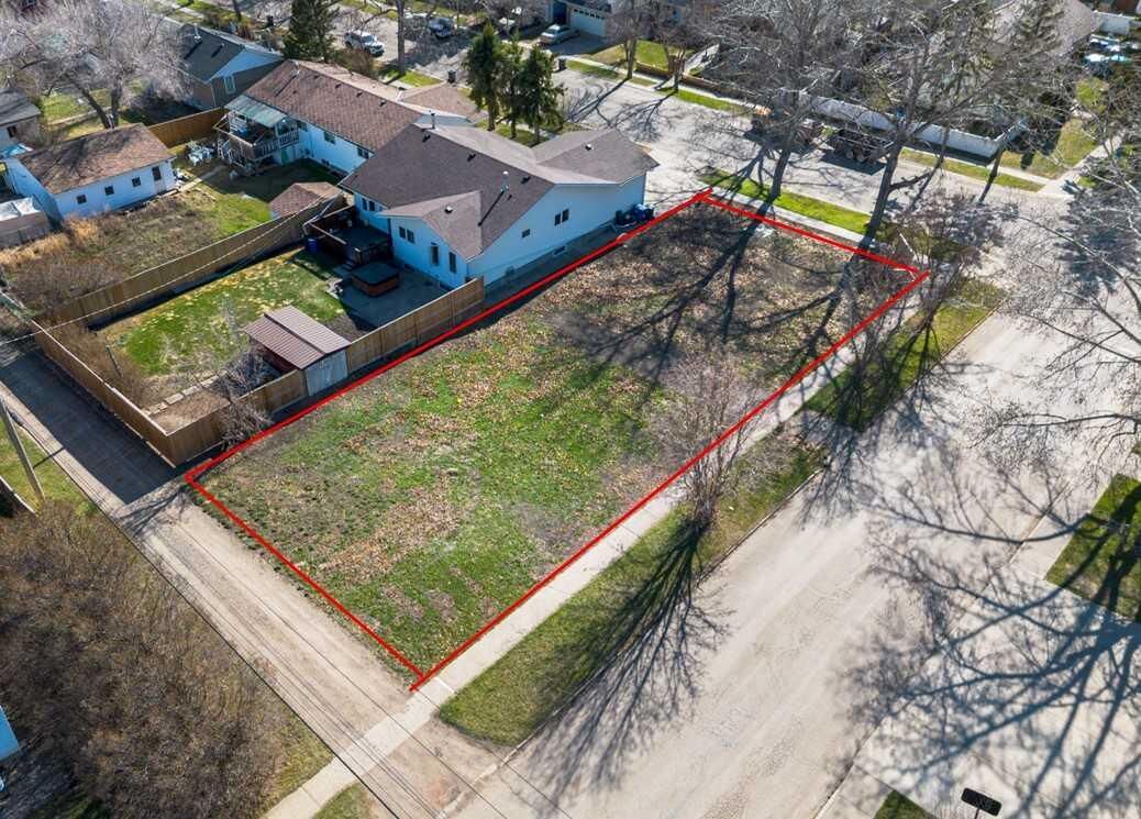 Property Photo:  304 4 Avenue SE  AB T0M 2A0 