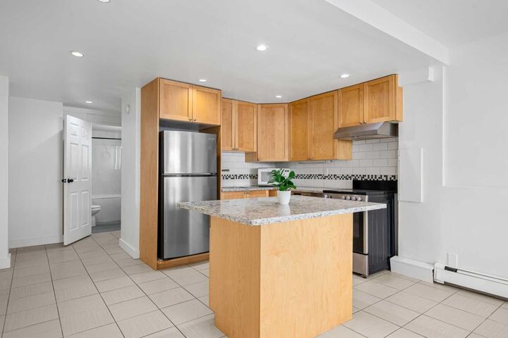 Property Photo:  2111 14 Street SW 104  AB T2T 3T2 