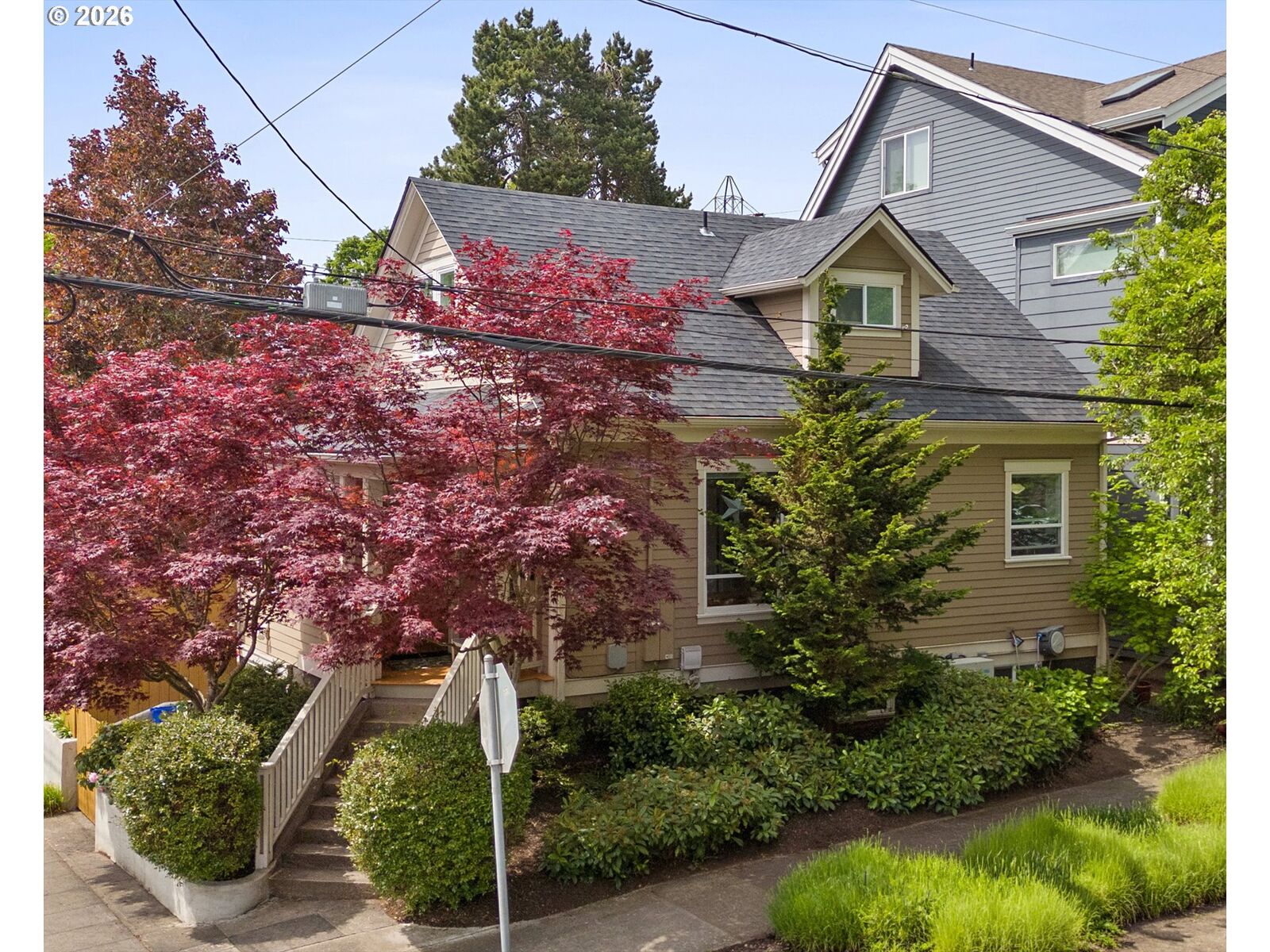 Property Photo:  537 SE Spokane St  OR 97202 