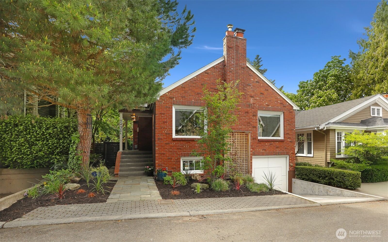 Property Photo:  2430  Lorentz Place N  WA 98109 