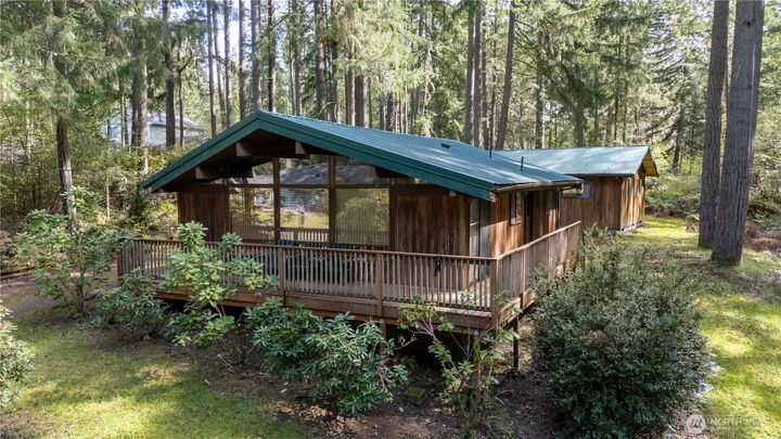 Property Photo:  11910  Island Drive  WA 98303 