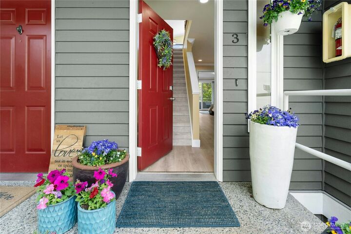 Property Photo:  520  Walnut Street 3  WA 98020 