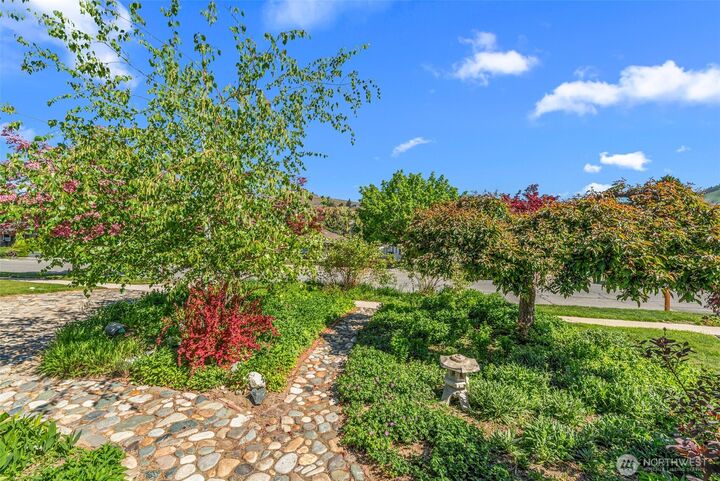 Property Photo:  229 W Allen Avenue  WA 98816 
