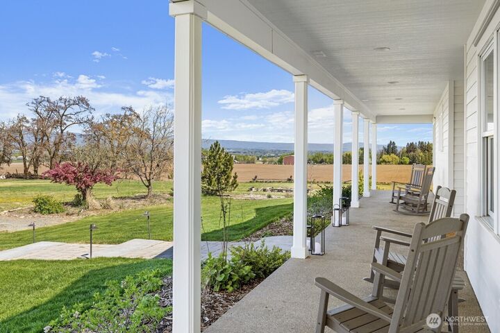 Property Photo:  3920  Weaver Road  WA 98926 