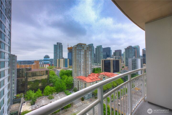 Property Photo:  2600  2nd Avenue 1808  WA 98121 