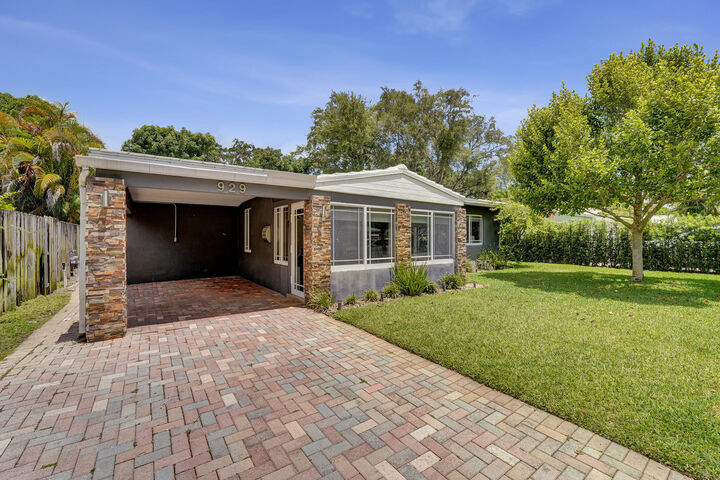 Property Photo:  929 SW 18th Court  FL 33315 