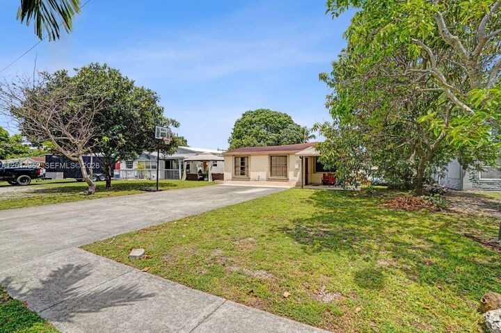 Property Photo:  1379 NE 177th St  FL 33162 