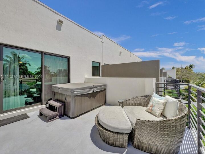 Property Photo:  1604 SW 4th Ave  FL 33315 