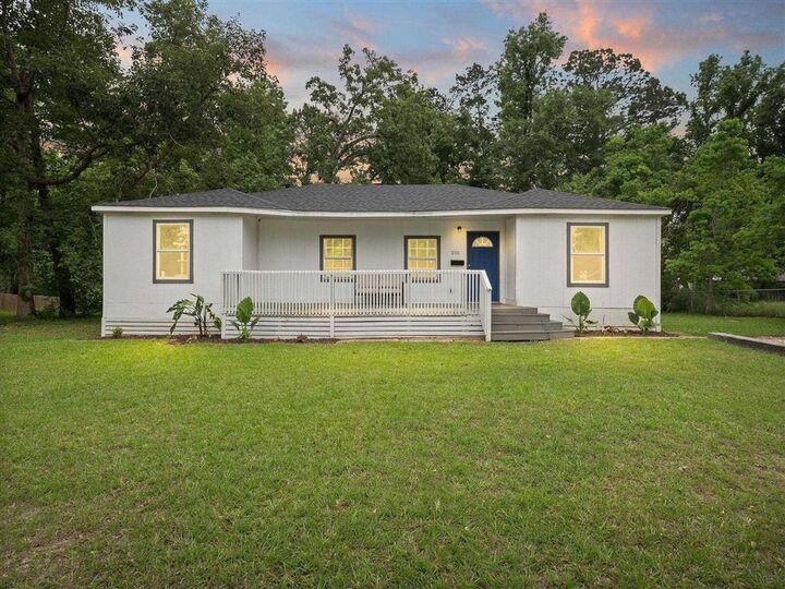 Property Photo:  2111 Jean Street  LA 71446 