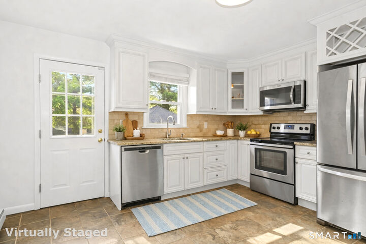Property Photo: 14 Dale Place CT 06906