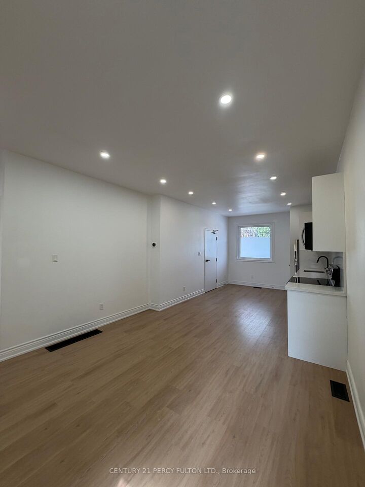 Photo de la propriété:  382 Lansdowne Avenue Main  ON M6H 3Y3 