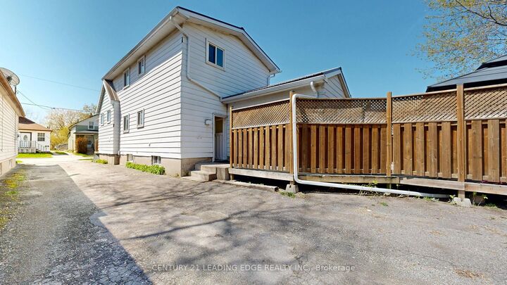 Property Photo:  751 Gifford Street  ON L1H 4W1 