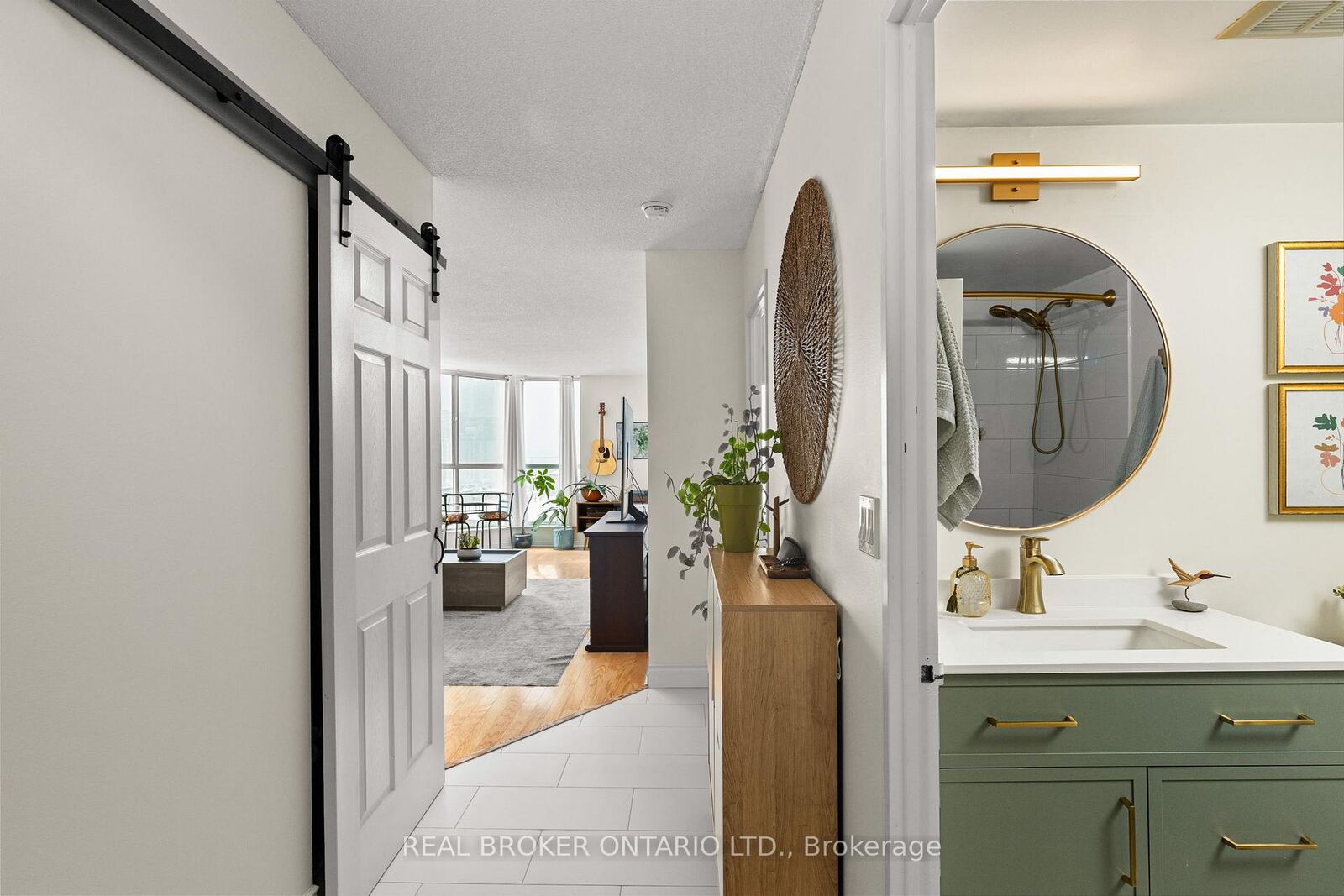 Property Photo: 140 Dunlop Street E 504 ON L4M 6H9