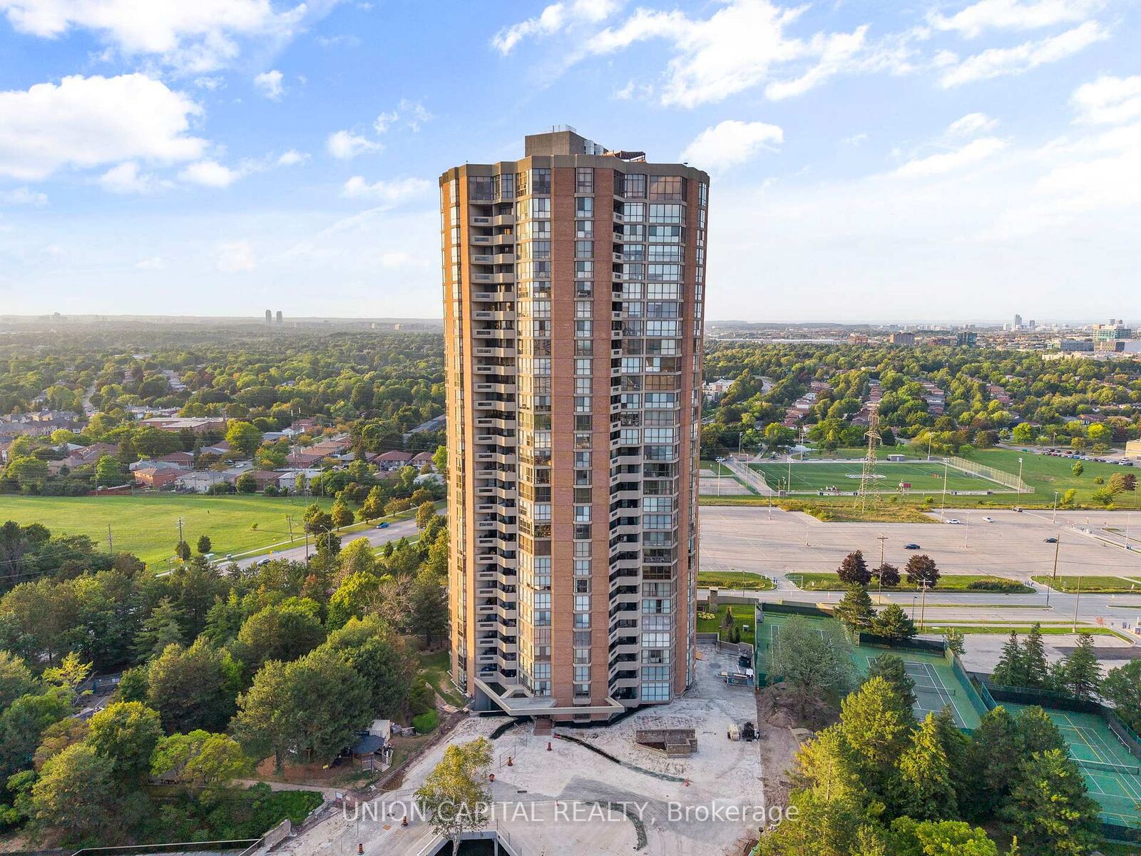 Property Photo: 85 Skymark Drive 2405 ON M2H 3P2