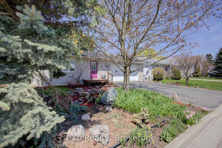 Property Photo: 685 Reserve Avenue S ON N4W 2L3