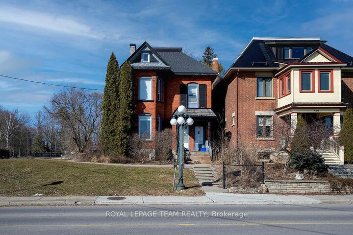 422 Donald B Munro Drive — photo 1