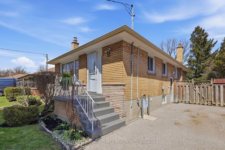 Property Photo: 5 Greyabbey Trail ON M1E 1V6