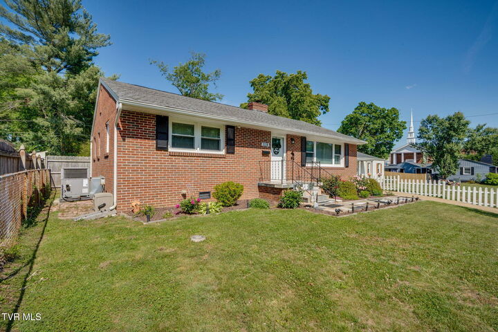 Property Photo:  2229 Cypress Street  TN 37664 