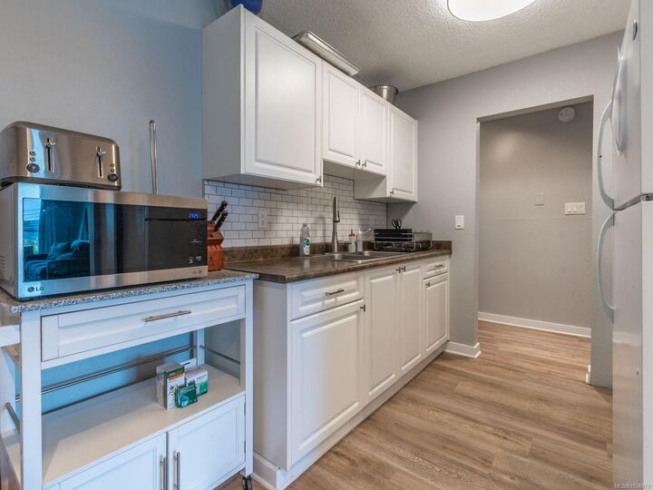 Property Photo:  218 Bayview Ave 303  BC V9G 1A4 