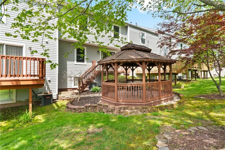 Property Photo:  226 Carters Grove Dr  PA 15044 