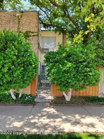Property Photo: 2400 S Polk Street TX 79109